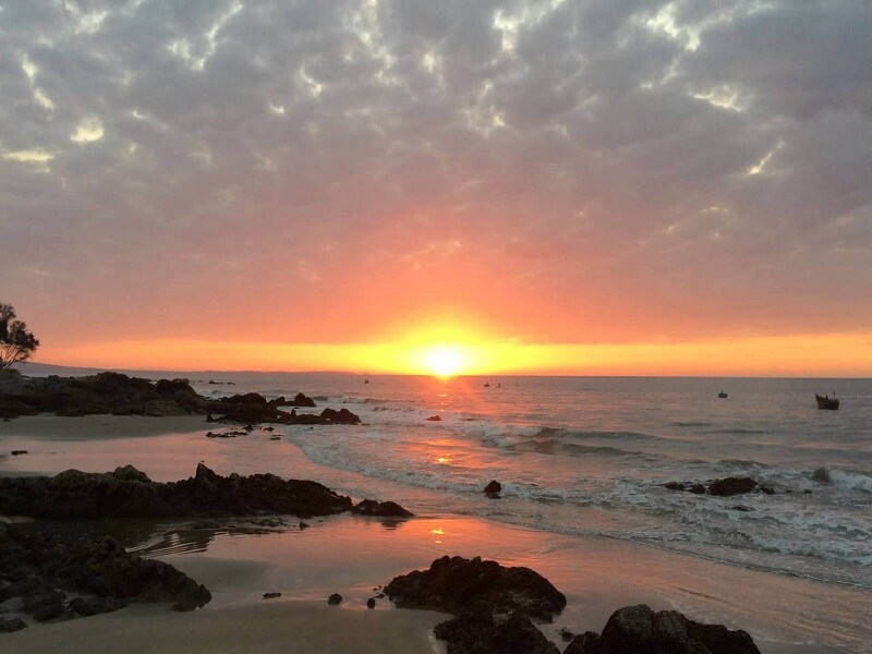 Khung cảnh bình minh vào buổi sáng sớm