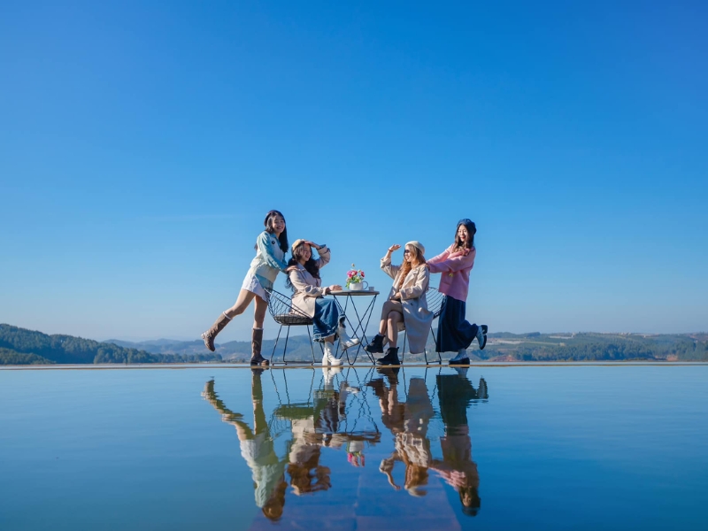 Quán cafe Hồ Trên Mây với view check-in độc đáo