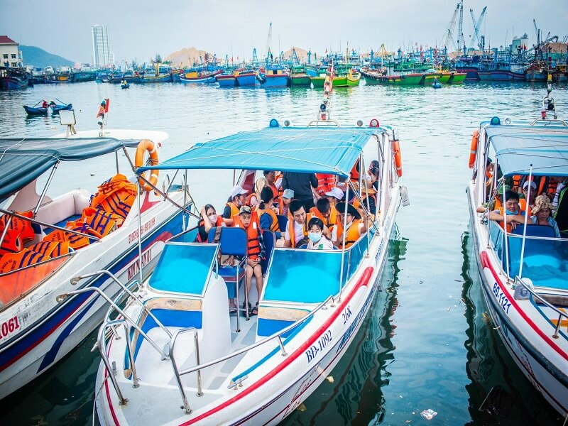 Phương tiện di chuyển ra đảo Bình Ba