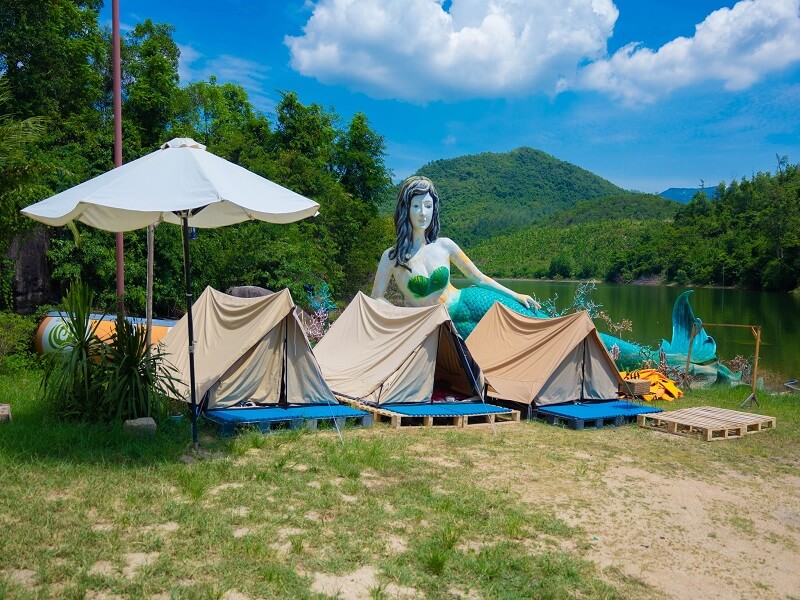 Tổ chức team building, cắm trại