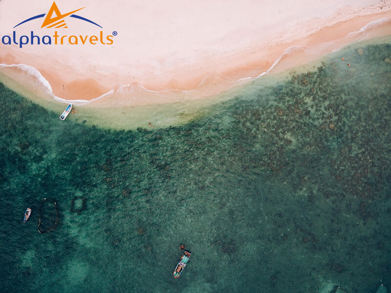 Hòn Chùa là địa điểm thu hút nhiều du khách đến tham quan