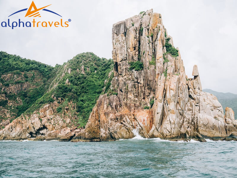 Những ghềnh đá cao hùng vĩ khổng lồ