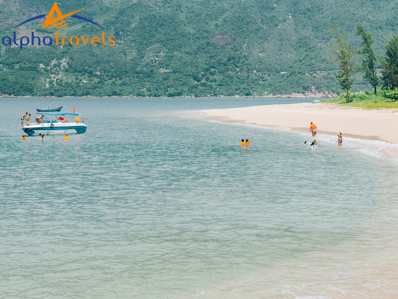 Hòn Nưa là một địa điểm check in tắm biển Hot nhất Phú Yên