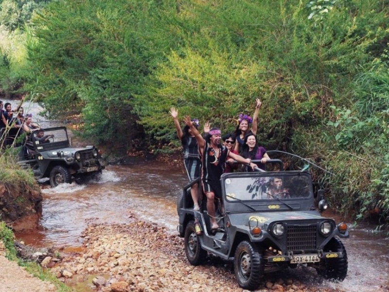 Cùng trải nghiệm Tour xe Jeep địa hình thú vị