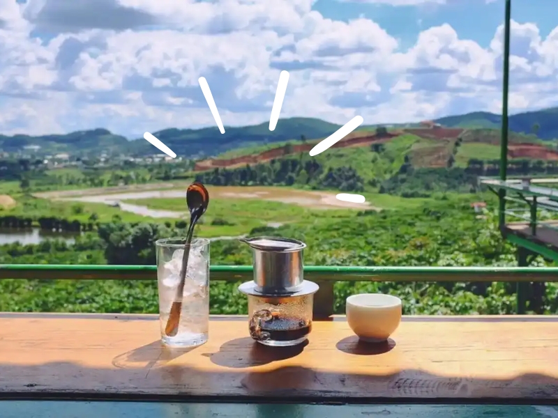 Nhâm nhi tách cafe trên đỉnh núi Langbiang ngắn toàn cảnh thì còn gì bằng