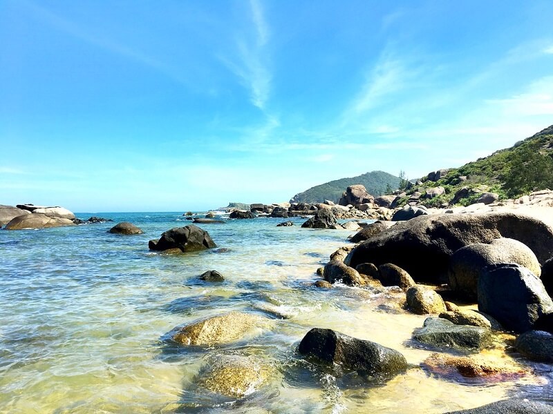 Thả mình vào làn nước xanh ngát, trong veo