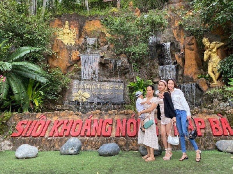 Cách di chuyển đến suối khoáng nóng Tháp Bà