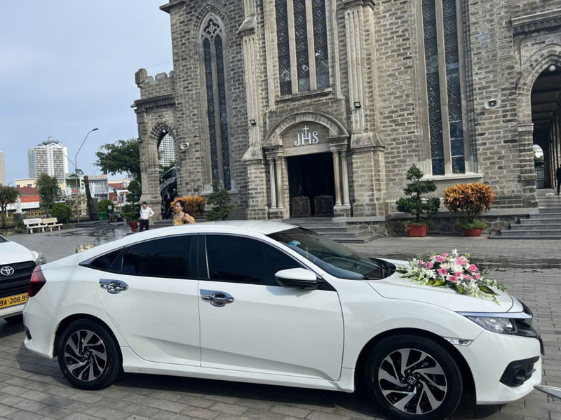 Thuê Xe 4 Chỗ Đà Lạt - Phương Tiện Di Chuyển Lý Tưởng Cho Du Khách