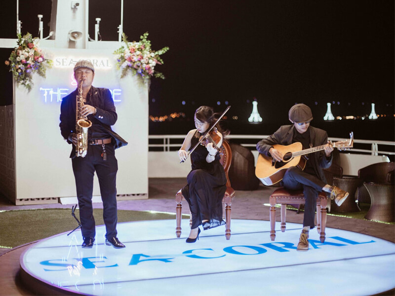 Hòa mình vào tiếng nhạc du dương ngay trên tàu