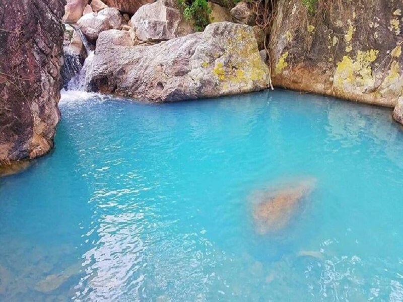 Hồ nước trong xanh bích lung linh