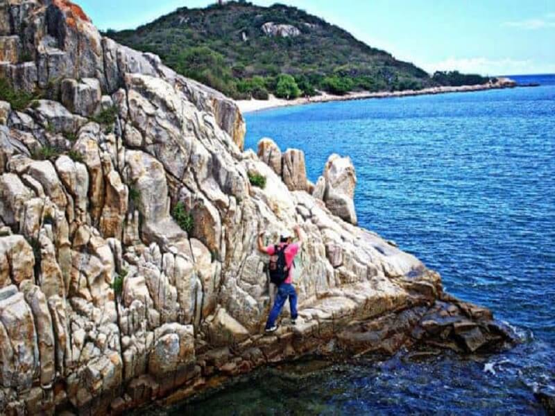 Tham gia hoạt động leo núi đầy hấp dẫn